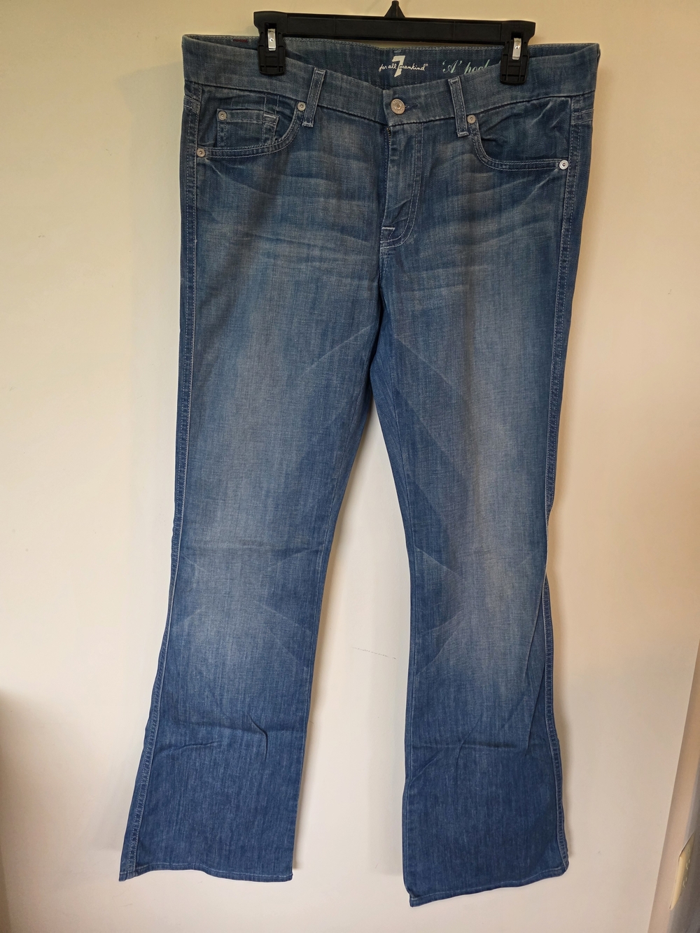 7 For All Mankind Women's Medium Blue Flare Jeans 32 W 34 Inseam Lightweight